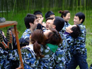 優勝國貿組織員工進行戶外拓展活動