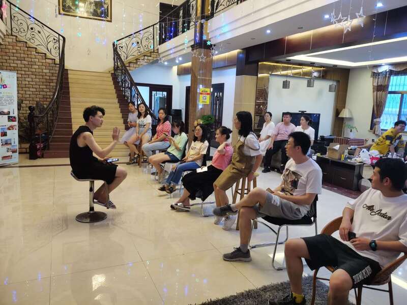 輕松室內(nèi)趣味轟趴小團(tuán)建