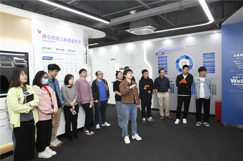 綠時組織員工參觀賽爾企業(yè)文化展廳