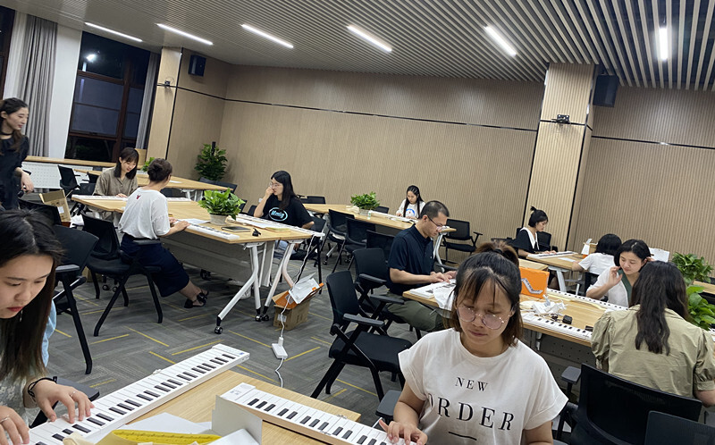 愛樂社折疊鋼琴課程開課啦